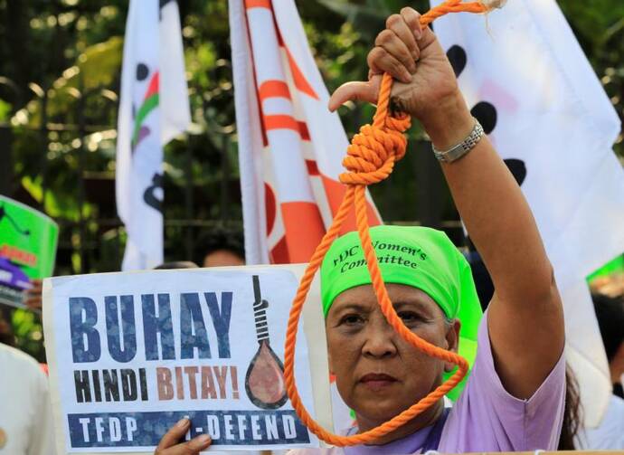 A woman holds up a noose during a Feb. 18 protest against plans to reimpose the death penalty, promote contraceptives and intensify the drug war at the Walk for Life in Manila. (CNS photo/Romeo Ranoco, Reuters)
