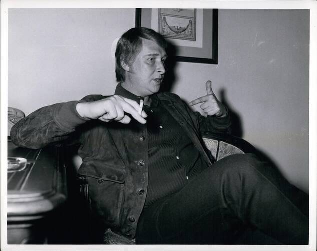 Mike Nichols at the the Drake Hotel in New York, June 6, 1971 (Alamy)